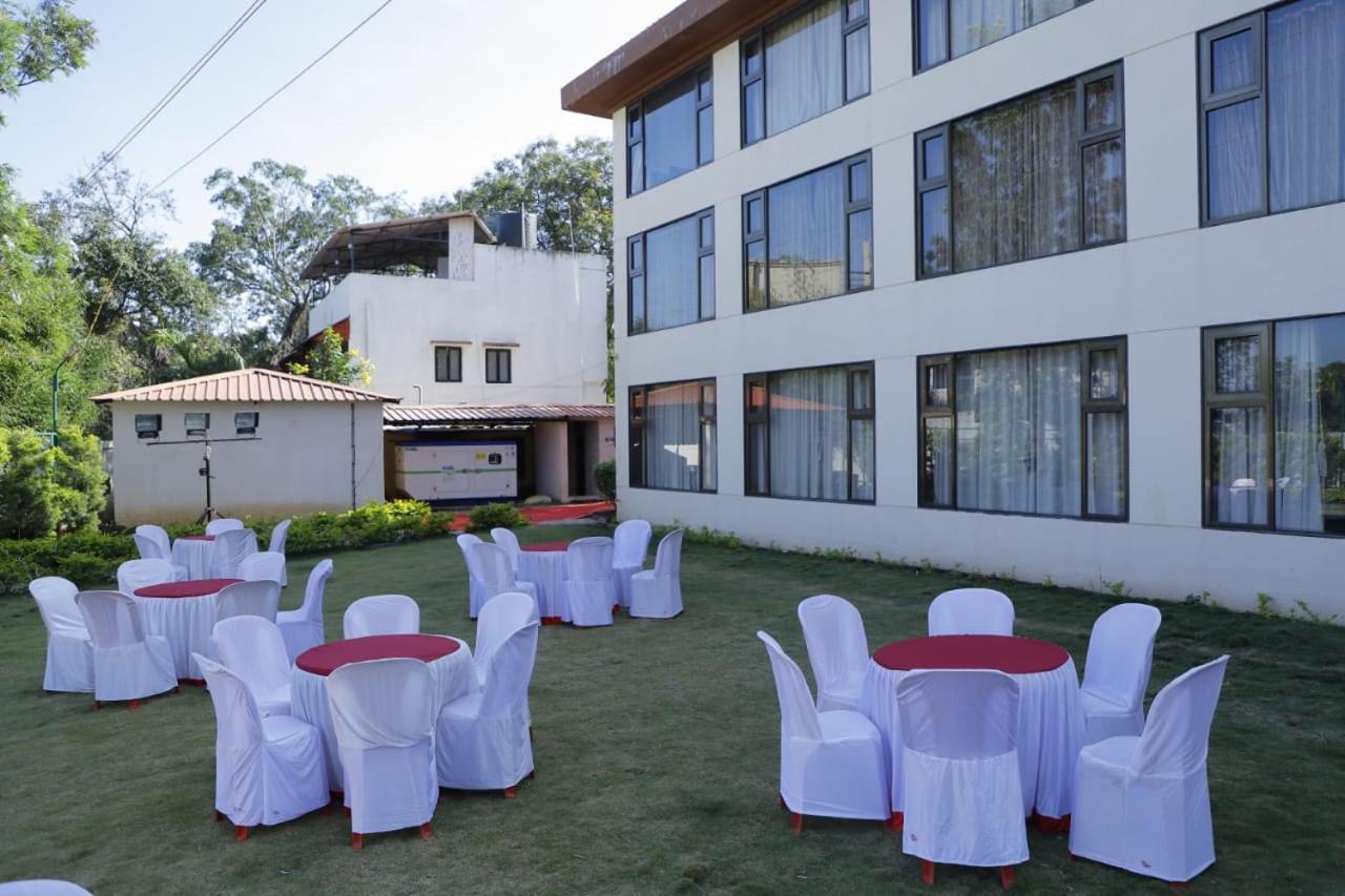 Royal Orbit Hotel Panchgani Buitenkant foto