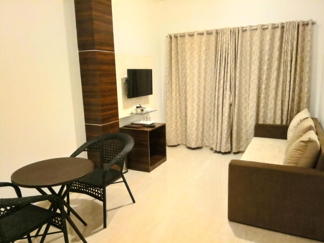 Royal Orbit Hotel Panchgani Buitenkant foto