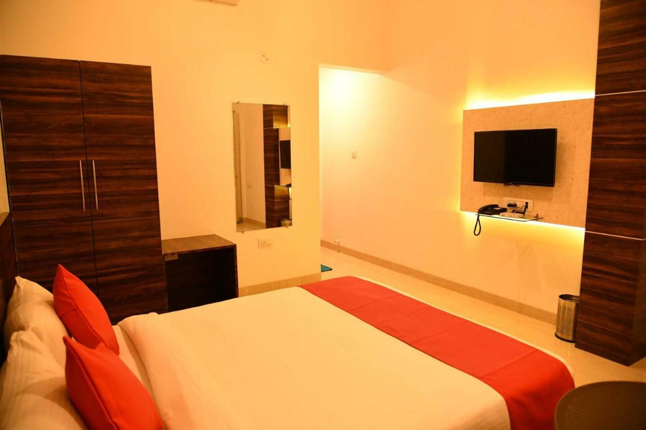 Royal Orbit Hotel Panchgani Buitenkant foto